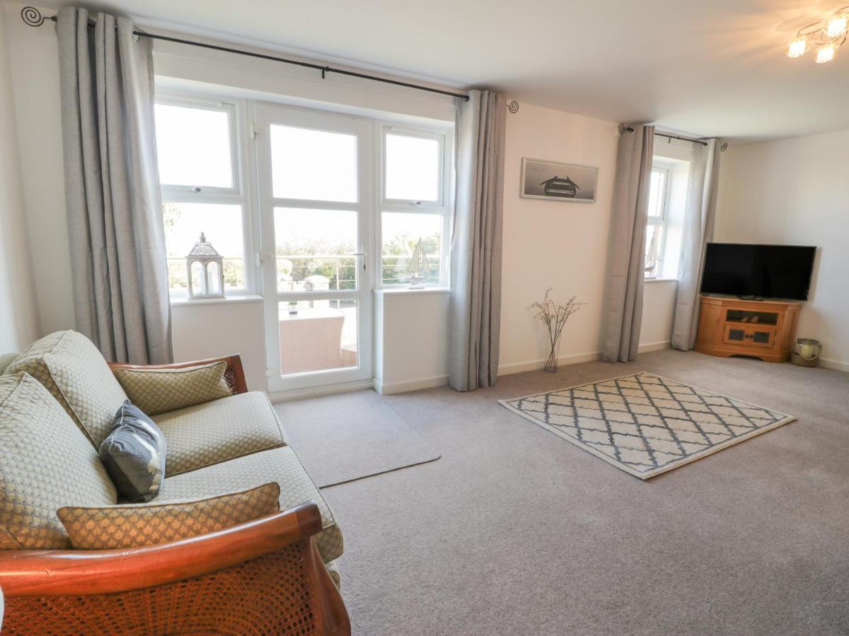 Apartment Coastal Retreat